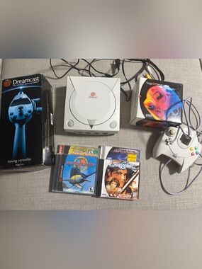 Sega Dreamcast White Console Bundle with Controller and Games